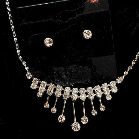 2 PIECE CLEAR RHINESTONE EARRING AND NECKLACE SET - Picture 3 of 13